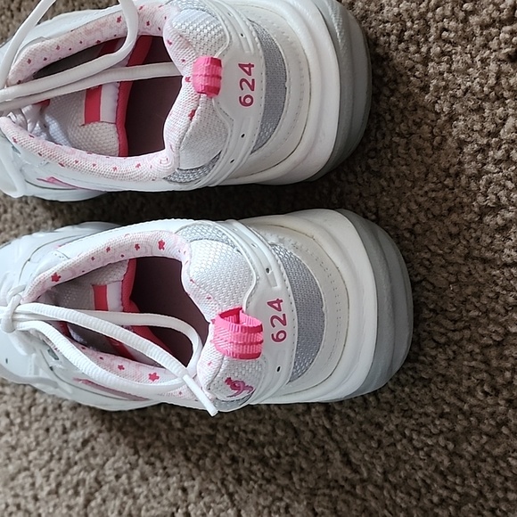 New Balance Susan G Komen Leather Sneakers - Picture 4 of 5